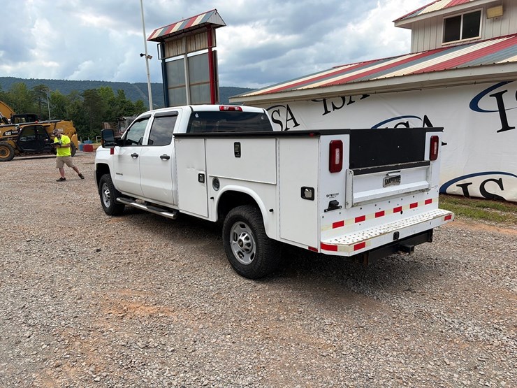 2018-chevrolet-2500-image-3