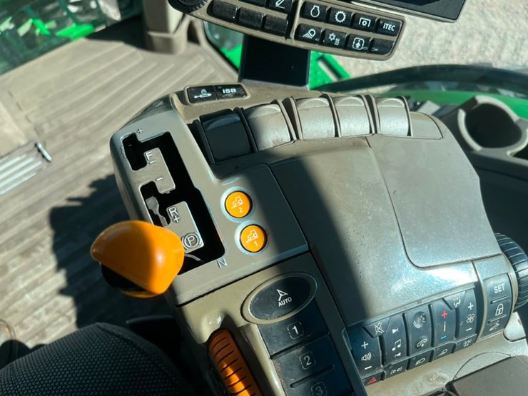 2023-john-deere-7r-210-image-34