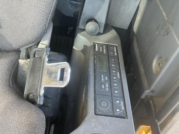 komatsu-pc210-lc-11-image-13