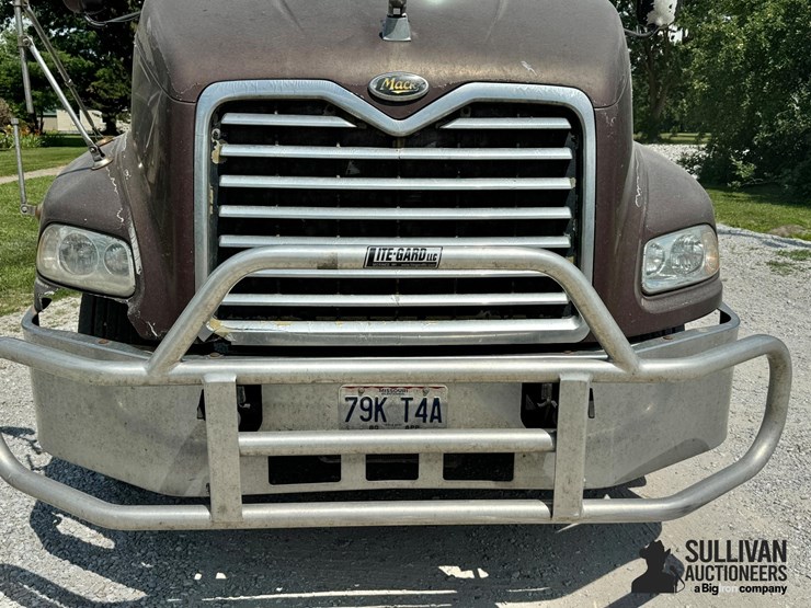2001-mack-cx613-vision-t/a-sleeper-truck-tractor-image-12