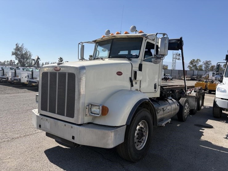 2015-peterbilt-365-image-1
