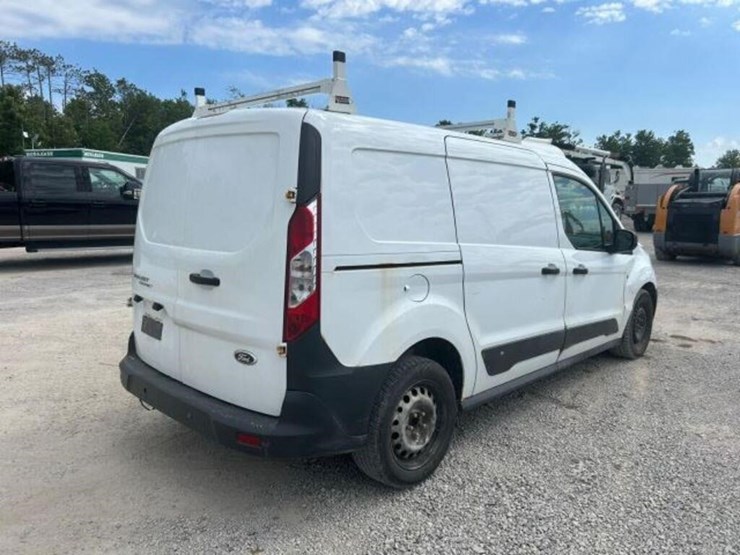 2014-ford-cargo-image-5