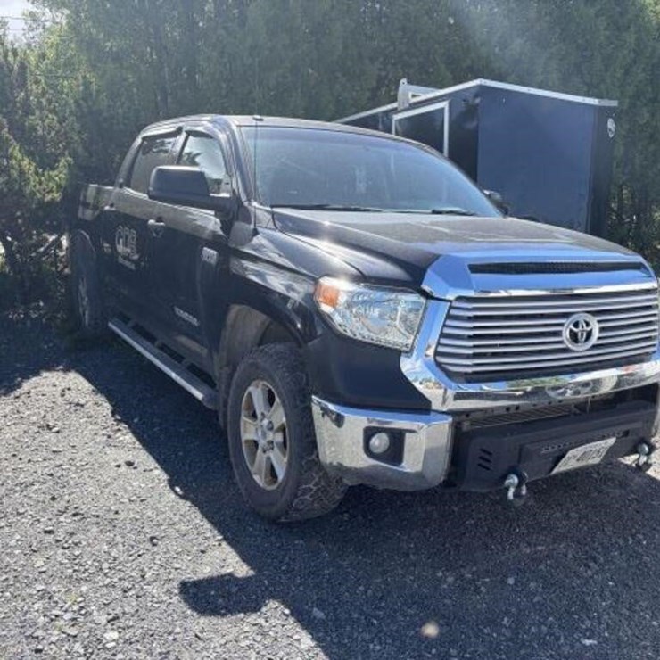 2017 TOYOTA TUNDRA