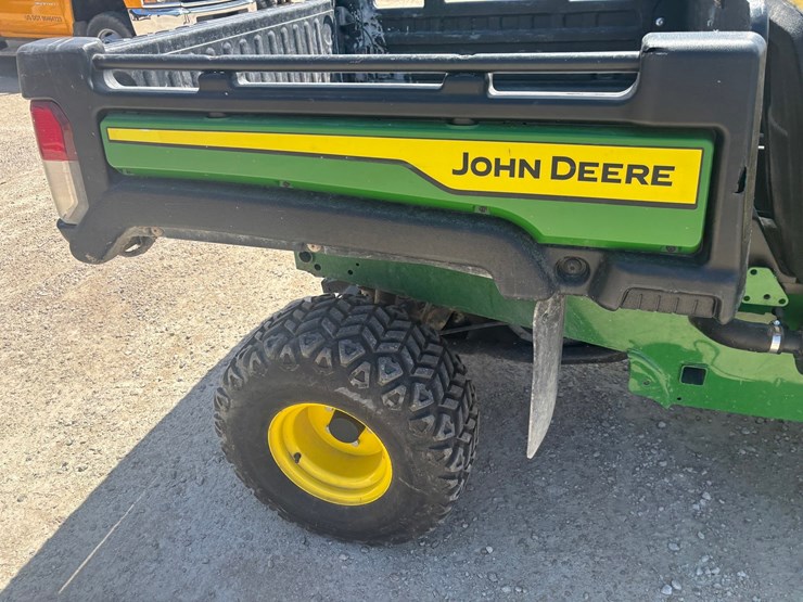 2016-john-deere-gator-image-16