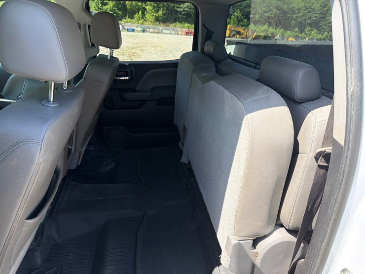 2018-chevrolet-2500-image-60