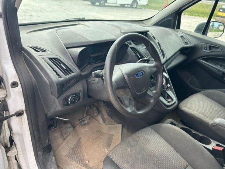 2014-ford-cargo-image-16