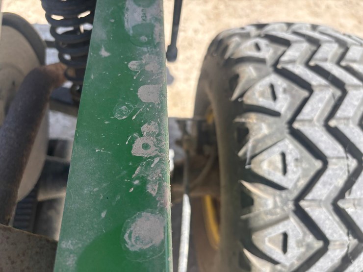 2016-john-deere-gator-image-27