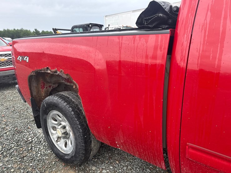 2011-chevrolet-1500-image-25