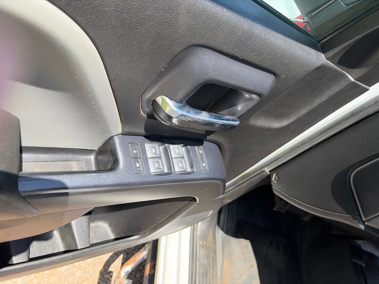 2019-chevrolet-silverado-1500-image-21