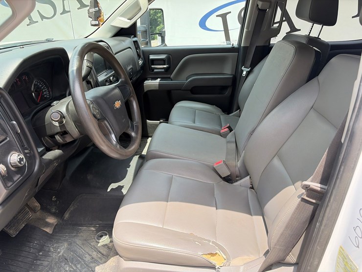 2018-chevrolet-2500-image-12