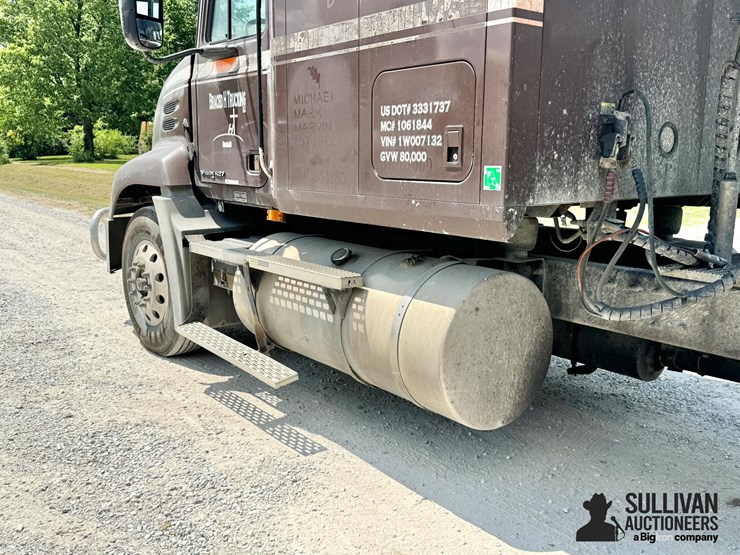 2001-mack-cx613-vision-t/a-sleeper-truck-tractor-image-19