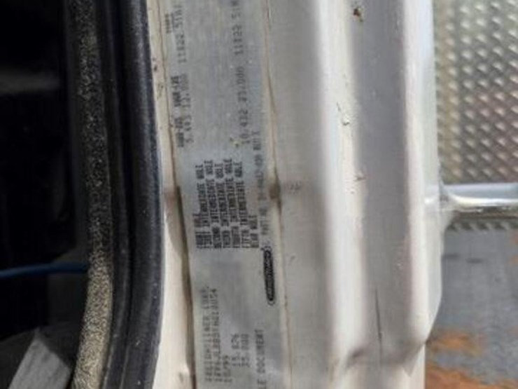 2000-freightliner-fl80-image-26