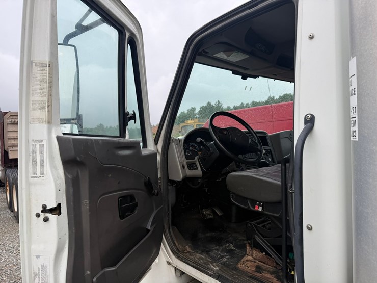2011-international-durastar-4300-image-65
