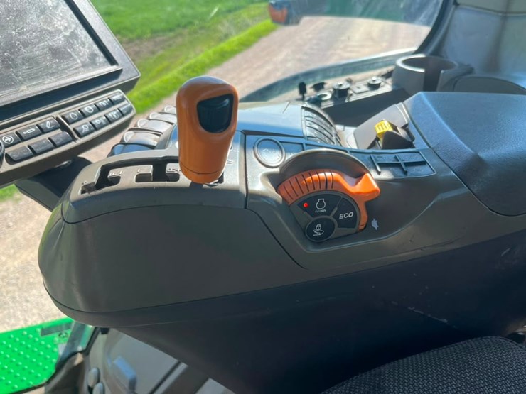 2023-john-deere-7r-210-image-32
