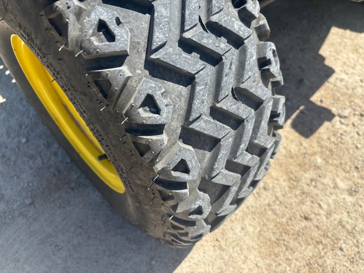 2016-john-deere-gator-image-40