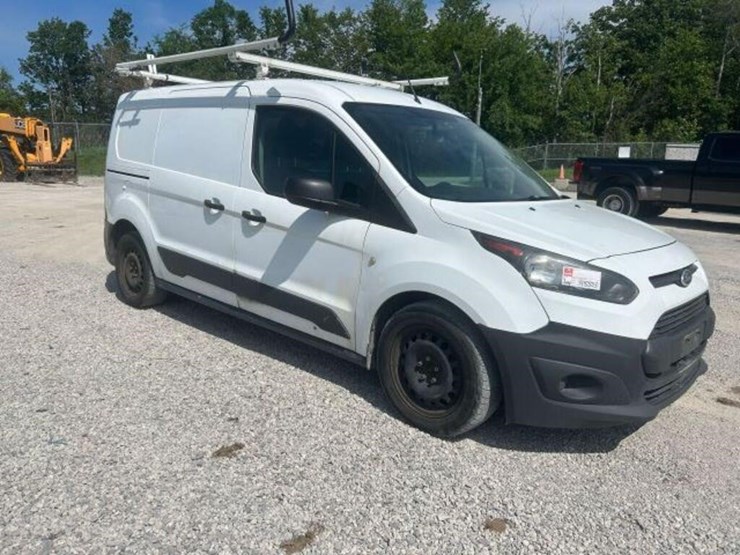 2015-ford-cargo-image-4