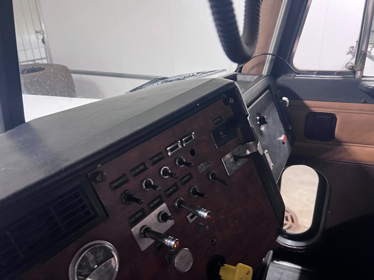 peterbilt-379-image-67