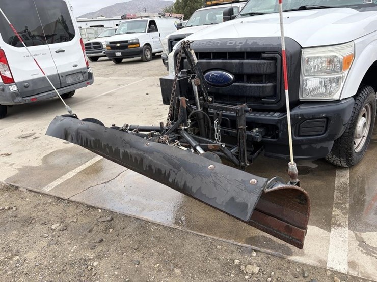 2016-ford-f350-xl-image-10