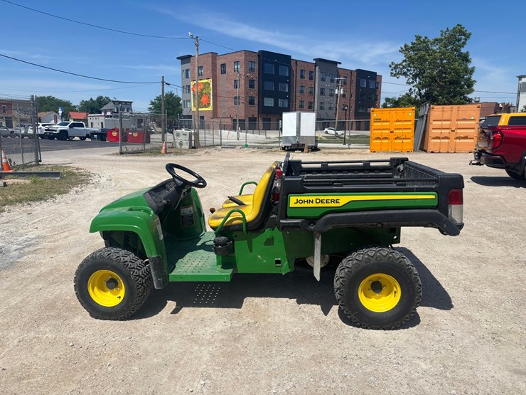 2016-john-deere-gator-image-2