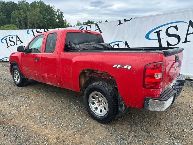 2011-chevrolet-1500-image-3