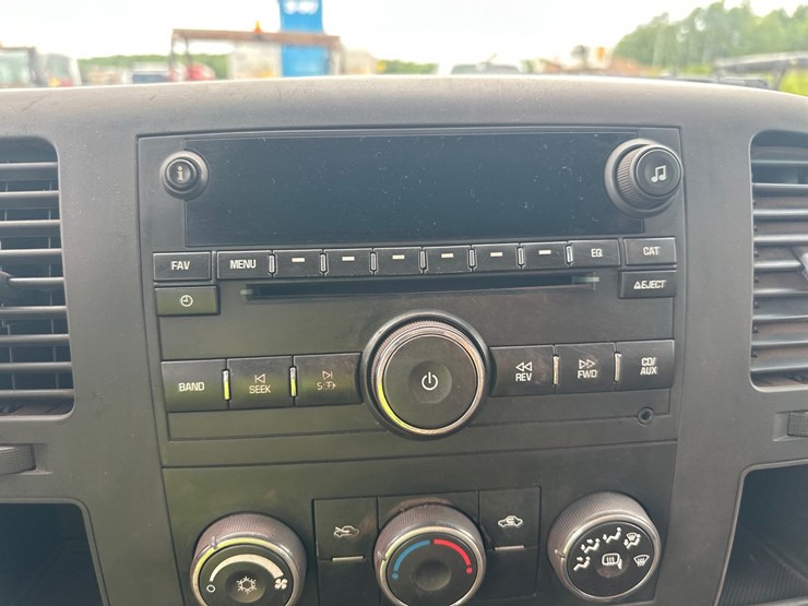 2011-chevrolet-1500-image-35