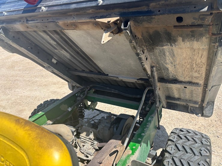 2016-john-deere-gator-image-24