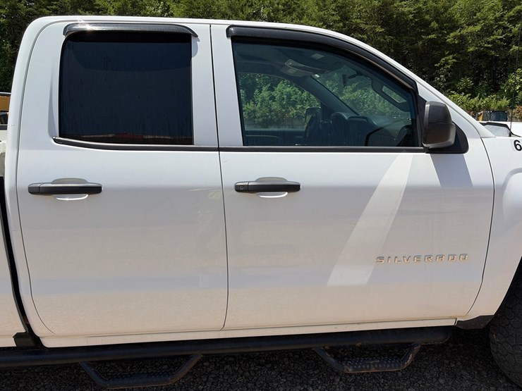 2019-chevrolet-silverado-1500-image-18