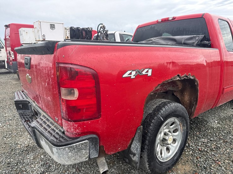2011-chevrolet-1500-image-24