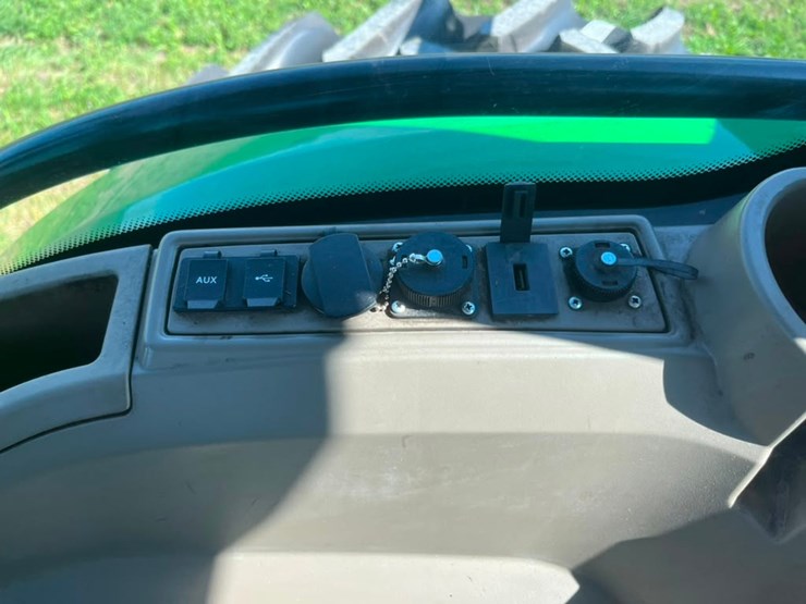 2023-john-deere-7r-210-image-44