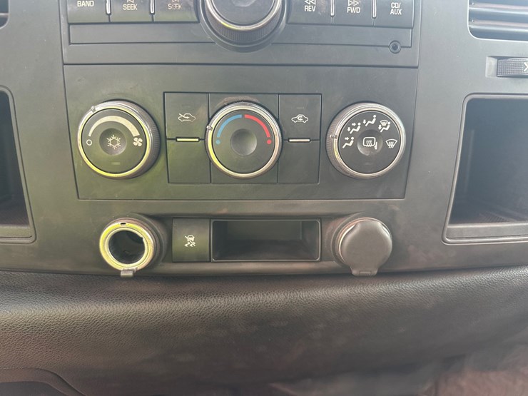 2011-chevrolet-1500-image-36