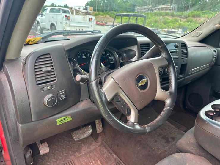 2011-chevrolet-1500-image-31