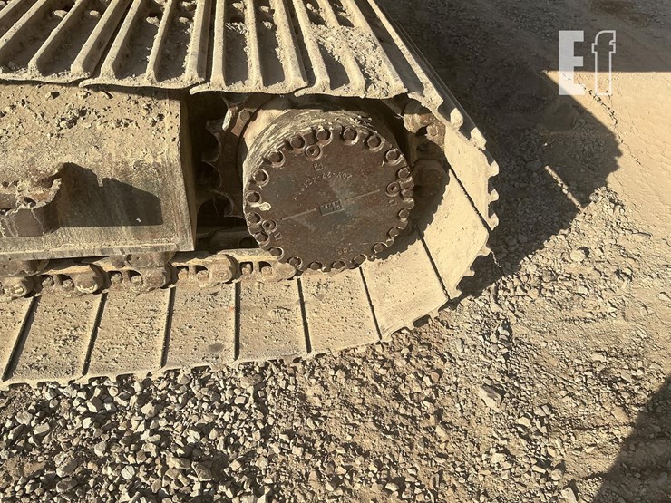 komatsu-pc210-lc-11-image-9