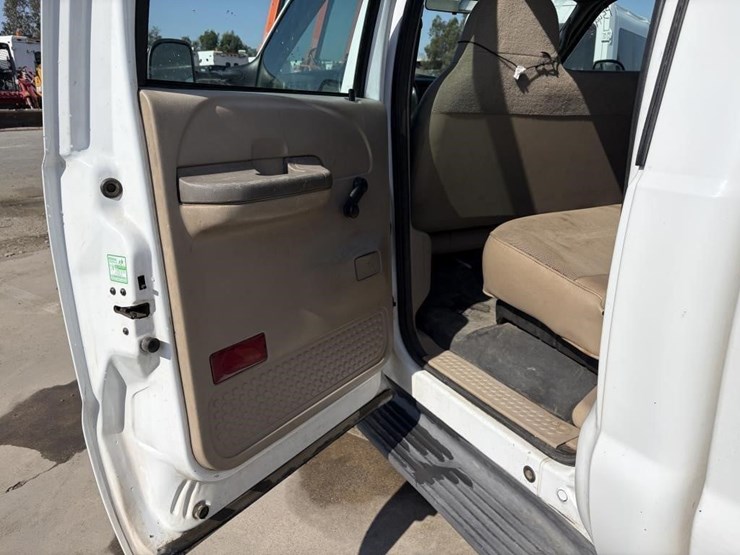 2002-ford-f350-image-17