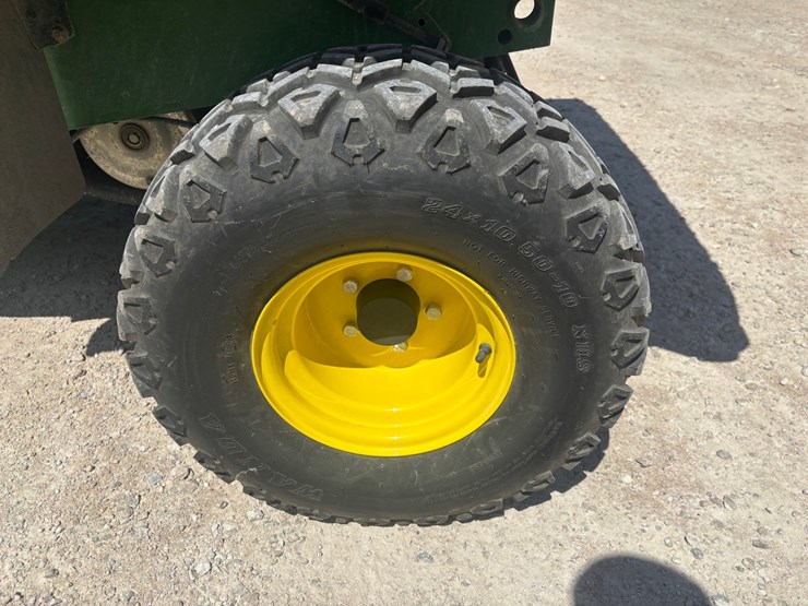 2016-john-deere-gator-image-44