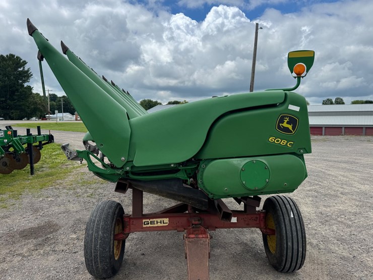 2015-john-deere-608c-image-2