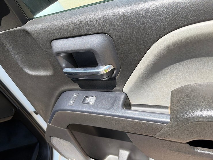 2019-chevrolet-silverado-1500-image-30