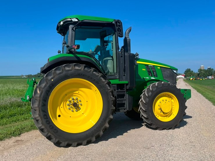2023-john-deere-7r-210-image-10