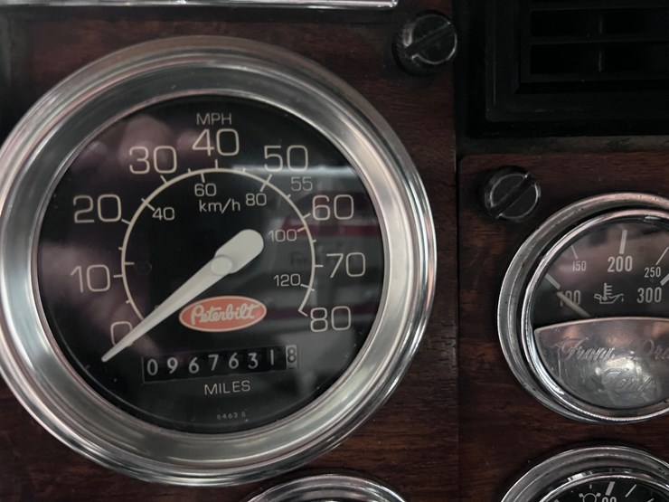 peterbilt-379-image-61