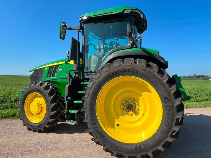 2023-john-deere-7r-210-image-5