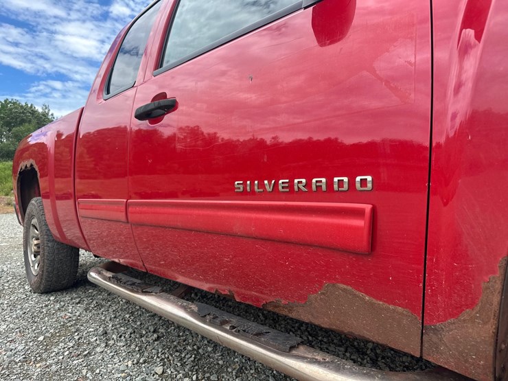 2011-chevrolet-1500-image-12