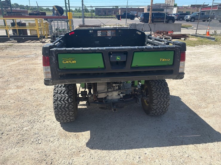 2016-john-deere-gator-image-4