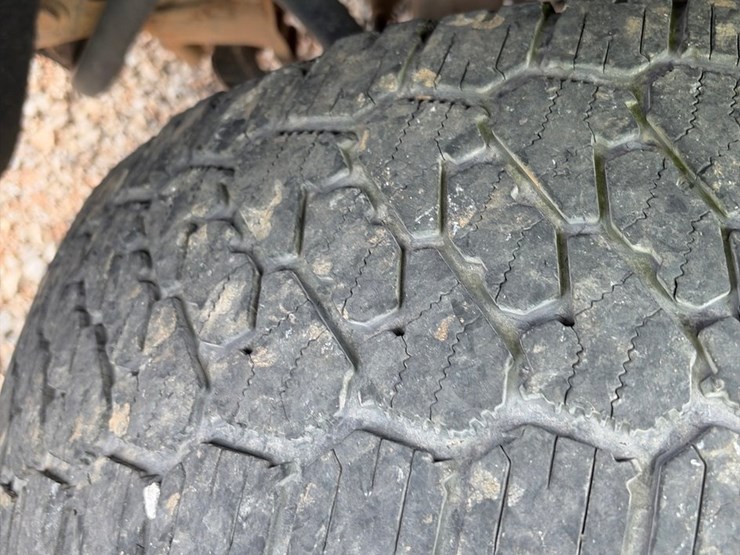 2018-chevrolet-2500-image-34