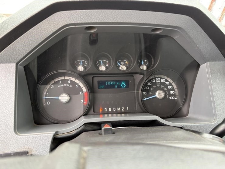 2016-ford-f350-xl-image-19
