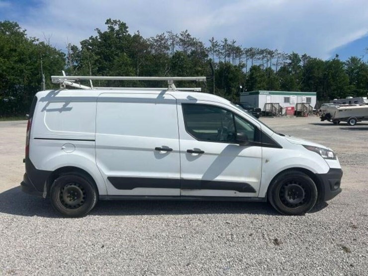2015-ford-cargo-image-3