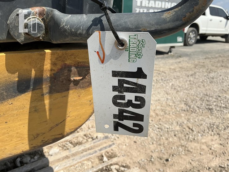 2022-deere-245g-lc-image-9