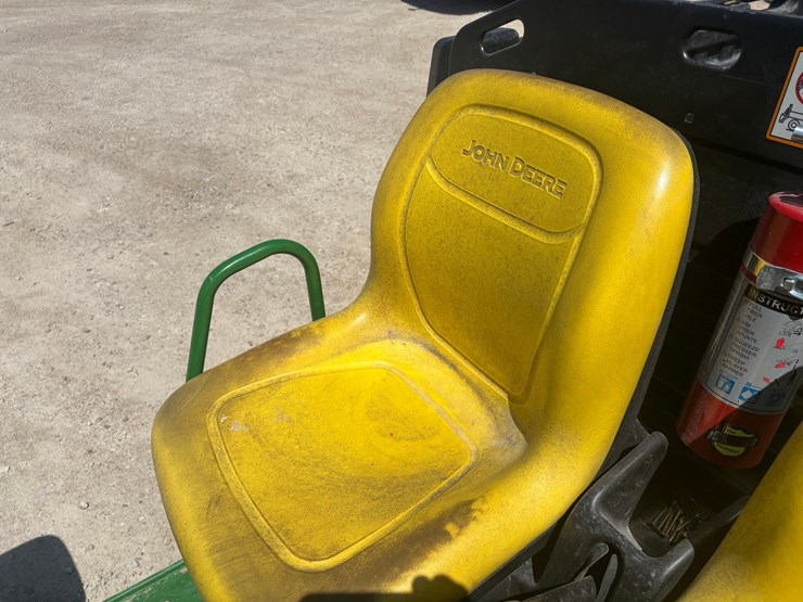 2016-john-deere-gator-image-29