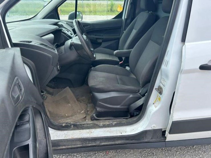 2014-ford-cargo-image-18