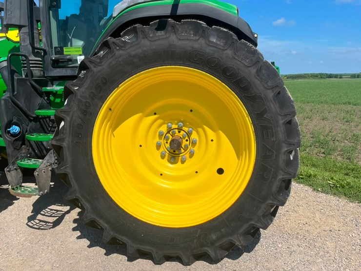 2023-john-deere-7r-210-image-30