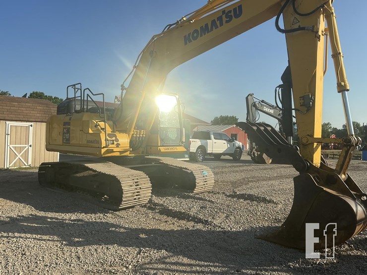 komatsu-pc210-lc-11-image-6