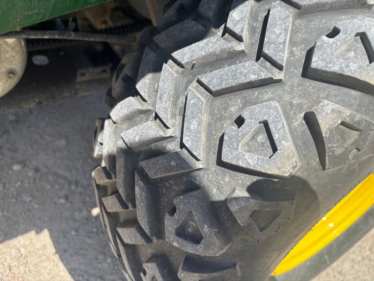 2016-john-deere-gator-image-45
